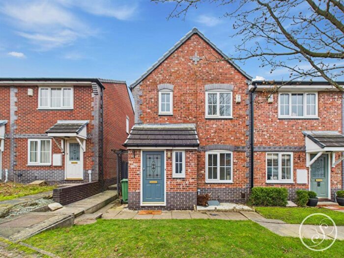 3 Bedroom End Of Terrace House For Sale In Mead Grove, Leeds, LS15