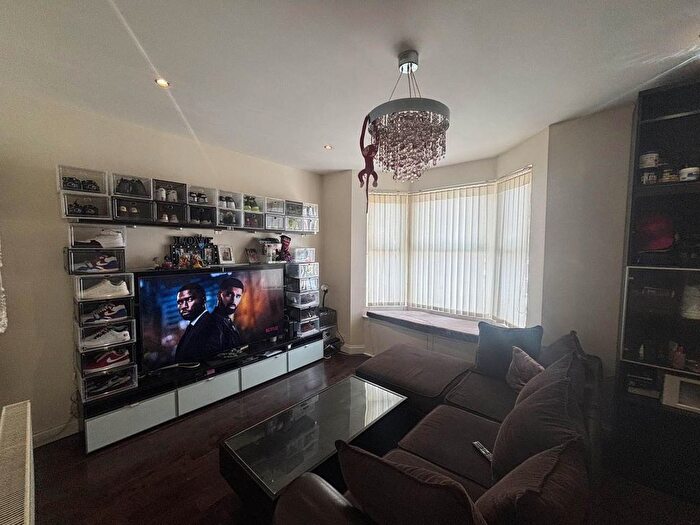2 Bedroom Flat To Rent In Livingstone Road, London, E17