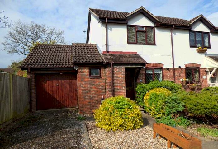 2 Bedroom Semi-Detached House To Rent In Fetcham, KT22