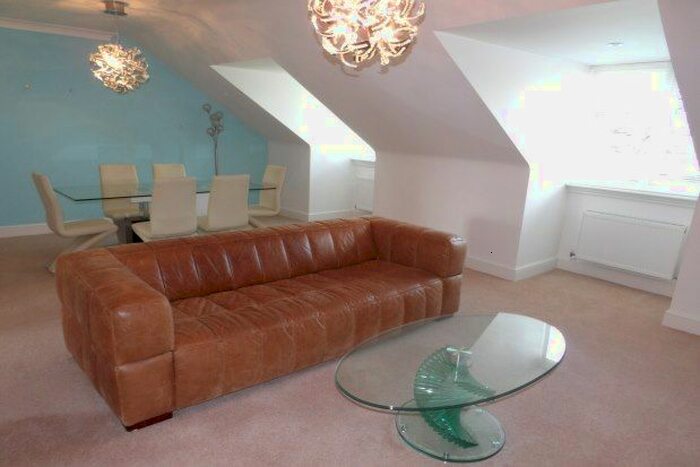 2 Bedroom Flat To Rent In Manor Road, Solihull, B91