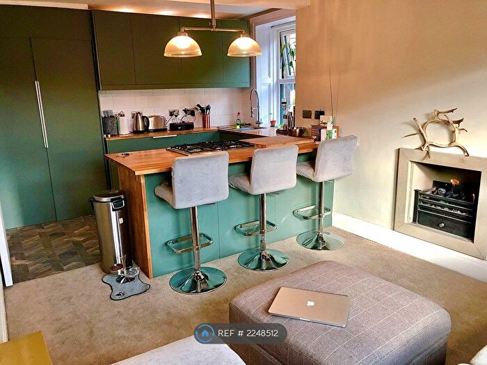 2 Bedroom Flat To Rent In Gatehead Road, Saddleworth, OL3
