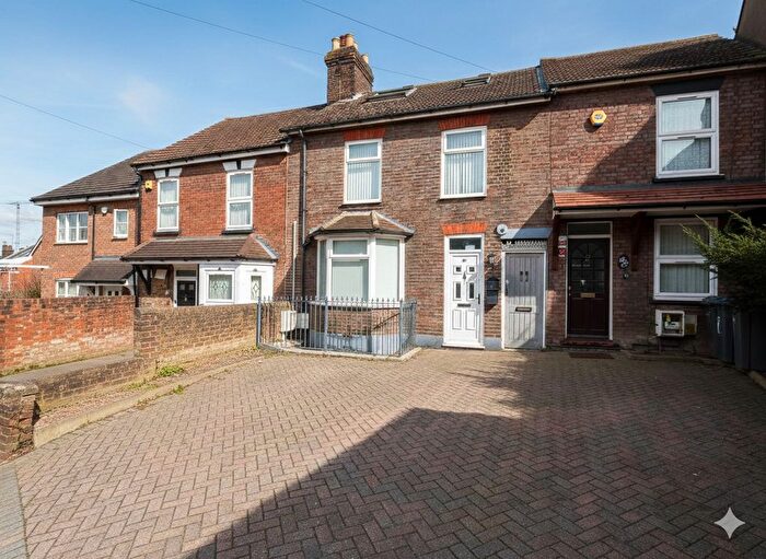 6 Bedroom Terraced House For Sale In Farley Hill, Luton, Bedfordshire, LU1