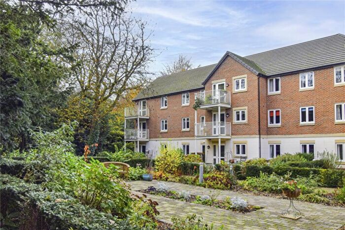 2 Bedroom Apartment For Sale In Bath Road, Devizes, Wiltshire, SN10