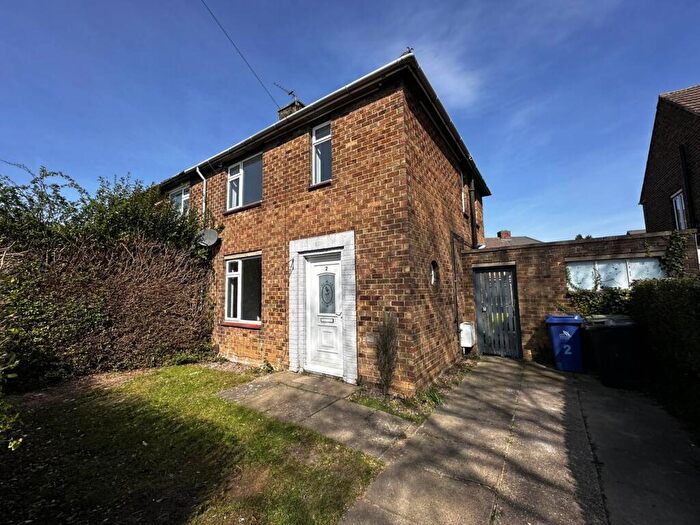 3 Bedroom Semi Detached House To Rent In Belton Grove, Grimsby, DN33