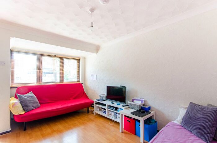 1 Bedroom Terraced House To Rent In Atwell Road, Leyton, Leyton, London, E10
