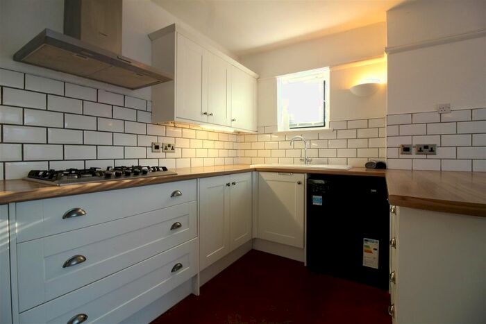3 Bedroom Flat To Rent In Pembroke Road, Sevenoaks, TN13