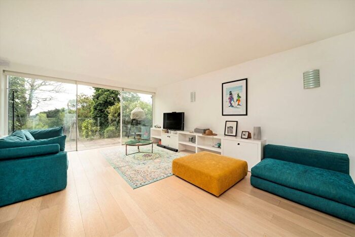 2 Bedroom Flat To Rent In Vale Of Health, London, NW3