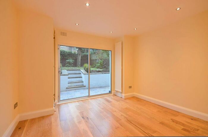 2 Bedroom Flat To Rent In Carlingford Road, Hampstead, London, NW3