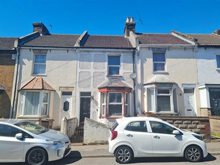 3 Bedroom Terraced House For Sale In Ingram Road, Gillingham, ME7