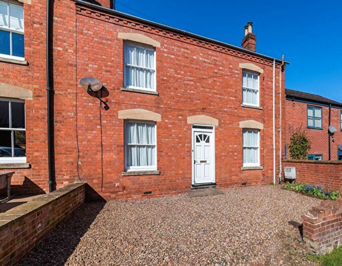 2 Bedroom End Of Terrace House For Sale In Milton Street, Banbury, OX16