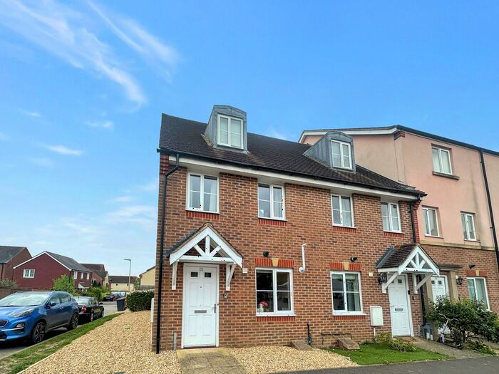 3 Bedroom End Of Terrace House To Rent In Long Barn Road, Andover, SP11