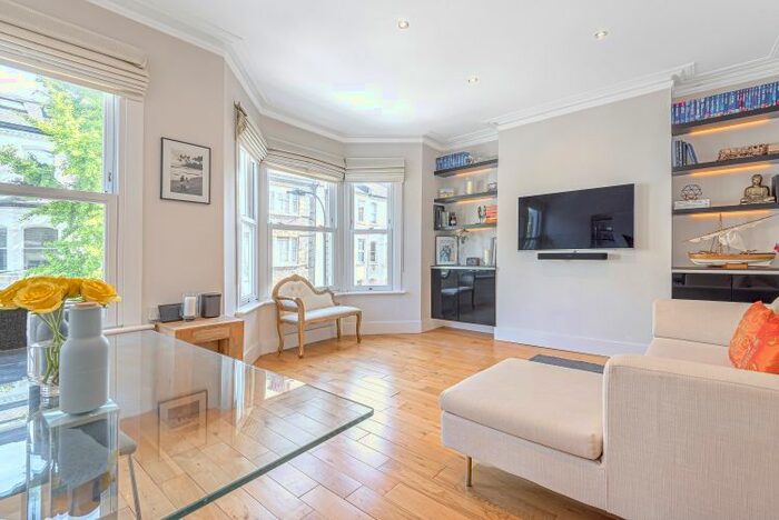3 Bedroom Flat To Rent In Shorrolds Road, Fulham, London, SW6
