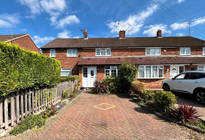 3 Bedroom Terraced House For Sale In Chesford Road, Luton, Bedfordshire, LU2