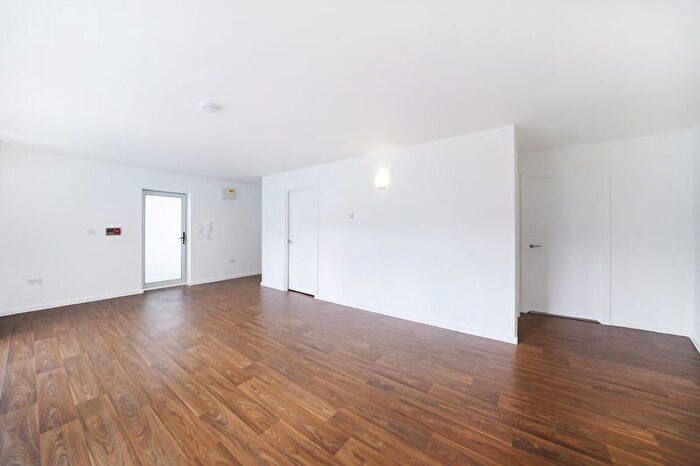 2 Bedroom Flat To Rent In Albert Road, London, E16