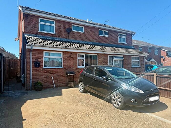 3 Bedroom Semi-Detached House For Sale In Sparrow Close, Bradwell, NR31