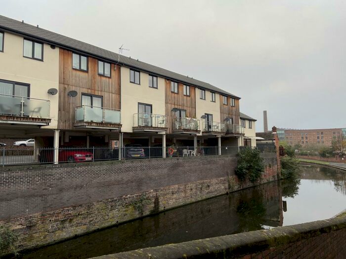 3 Bedroom Town House To Rent In Park Lane, Kidderminster, DY11