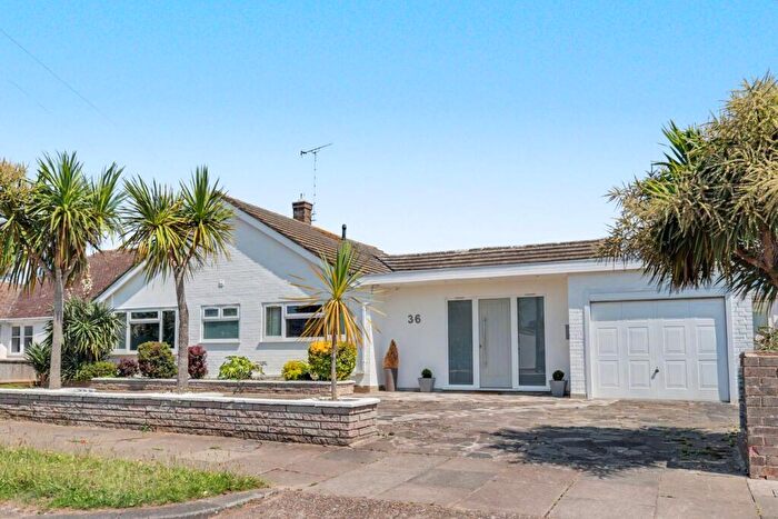 3 Bedroom Detached Bungalow For Sale In Dungannon Drive, Thorpe Bay, SS1