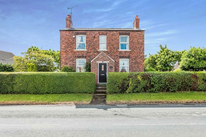 3 Bedroom Detached House For Sale In Main Street, Gowdall, Goole, DN14
