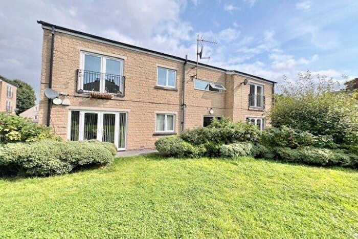 2 Bedroom Flat To Rent In Mount Terrace, Halifax, HX2