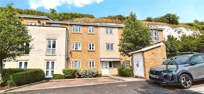 2 Bedroom Flat For Sale In Ward View, Chatham, Kent, ME5