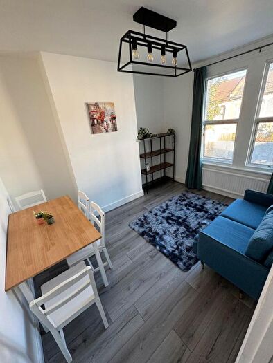 2 Bedroom Flat To Rent In Suffield Road, London, N15