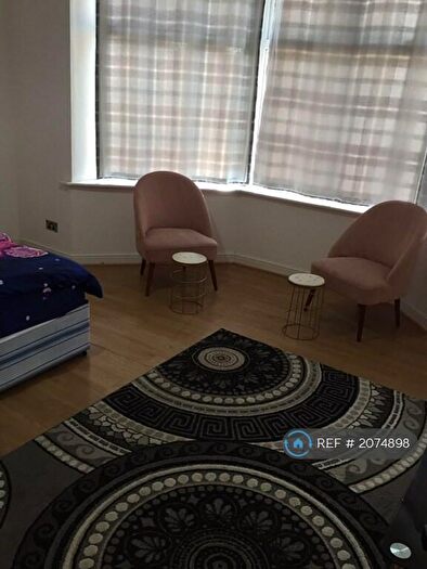 2 Bedroom Flat To Rent In Lansdowne Road, Manchester, M8