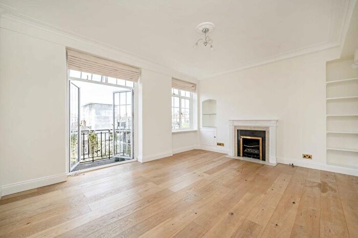 3 Bedroom Flat To Rent In Cheyne Walk, London, SW3