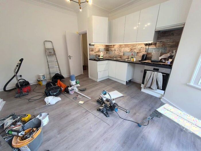 3 Bedroom Maisonette To Rent In Northwold Road, London, E5