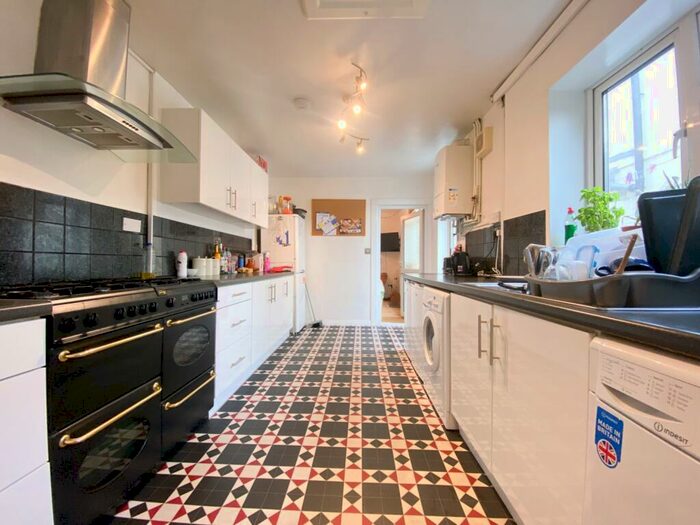 5 Bedroom Terraced House To Rent In Strathnairn Street, Roath, CF24
