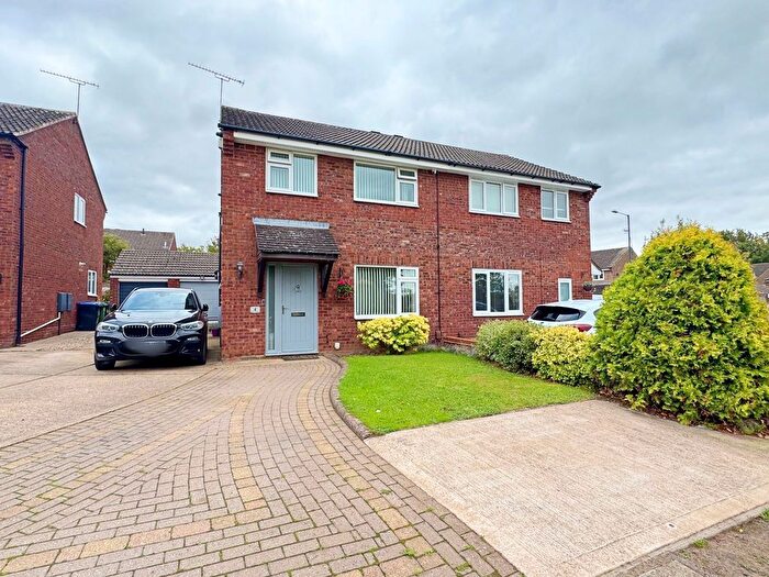 3 Bedroom Semi-Detached House For Sale In Jacox Crescent, Kenilworth, CV8