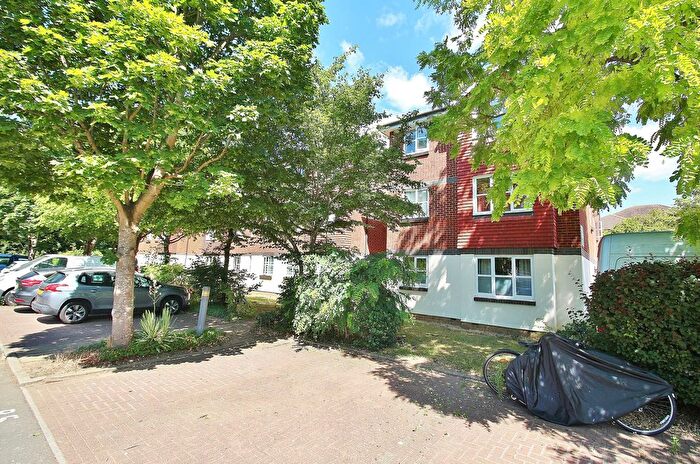 2 Bedroom Flat For Sale In Boothroyd House, Draymans Way, Isleworth, TW7