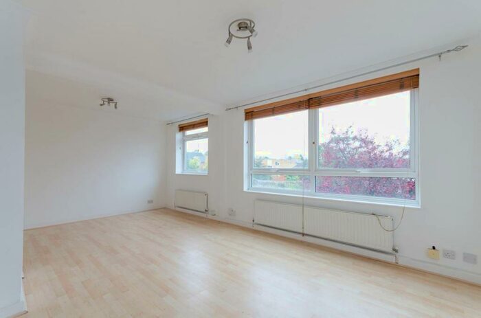 1 Bedroom Flat To Rent In Ashburton Road, East Croydon, Croydon, CR0