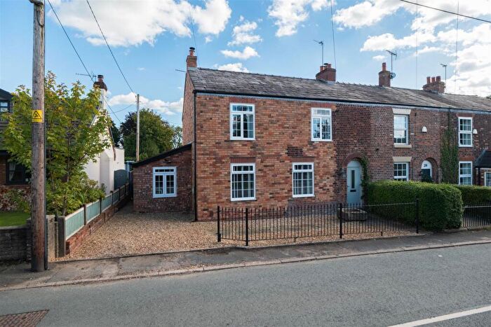 3 Bedroom House For Sale In The Avenue, Comberbach, Northwich, CW9
