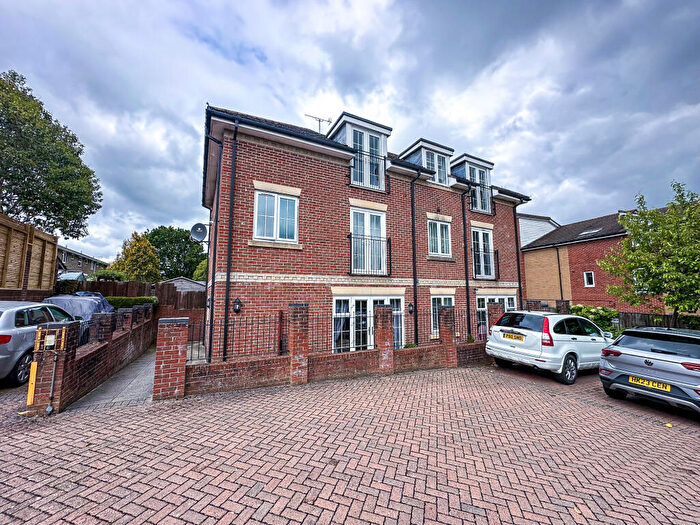 2 Bedroom Flat To Rent In Brent Court, Winchester Road, Bishops Waltham, Southampton, SO32