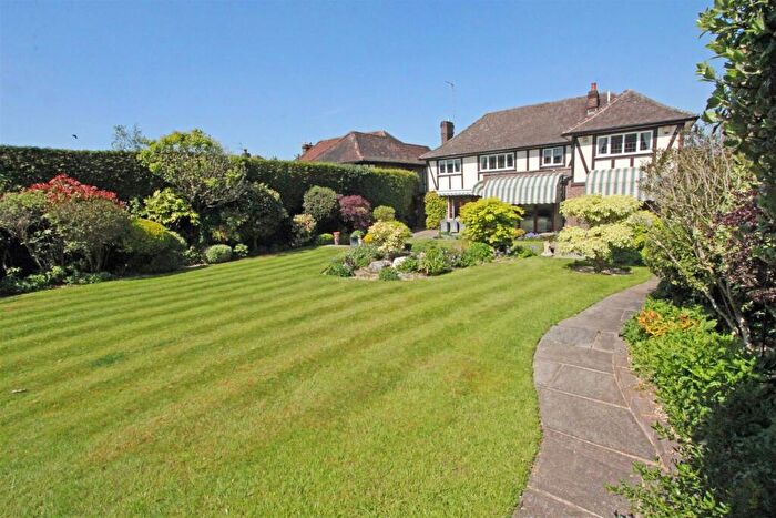 4 Bedroom Detached House For Sale In Brookmans Avenue, Brookmans Park, Hatfield, AL9