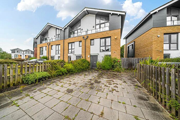 4 Bedroom End Of Terrace House To Rent In Sycamore Avenue, Woking, GU22