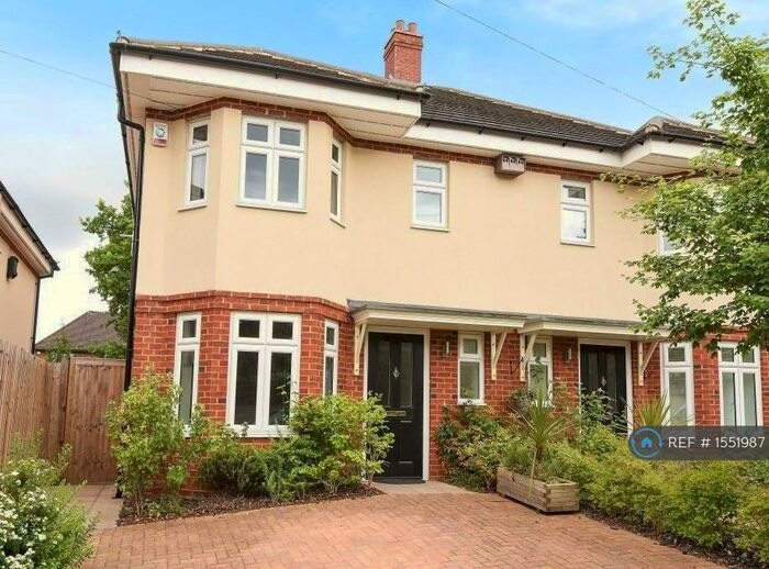 4 Bedroom Semi-Detached House To Rent In Irvine Close, London, N20