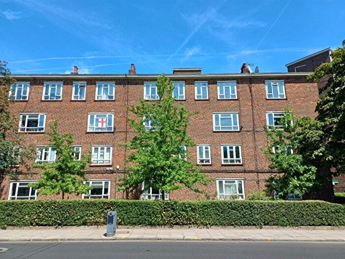 3 Bedroom Flat For Sale In Newington Green Road, London, N1