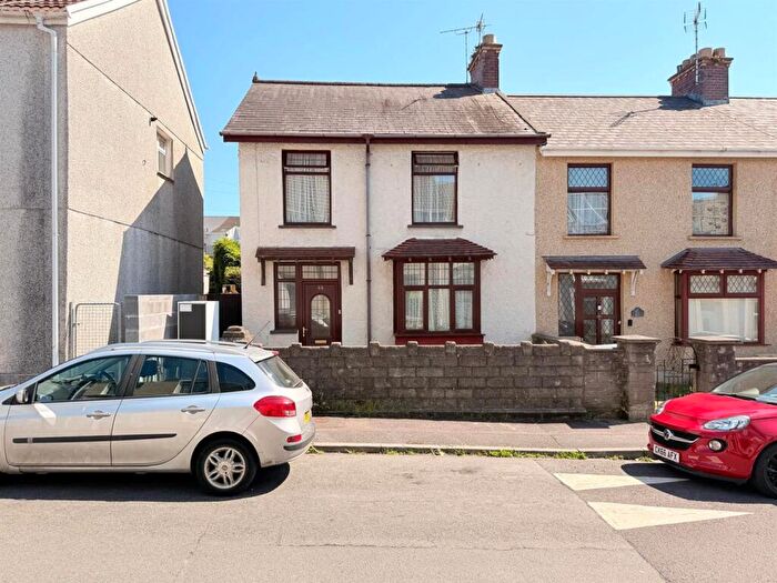 3 Bedroom End Of Terrace House For Sale In Tunnel Road, Llanelli, SA15