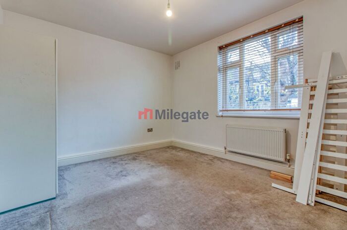 4 Bedroom Flat To Rent In Jebb Avenue, London, SW2