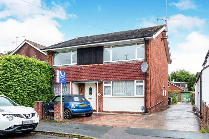 2 Bedroom Flat To Rent In Abbey Road, Woking, GU21