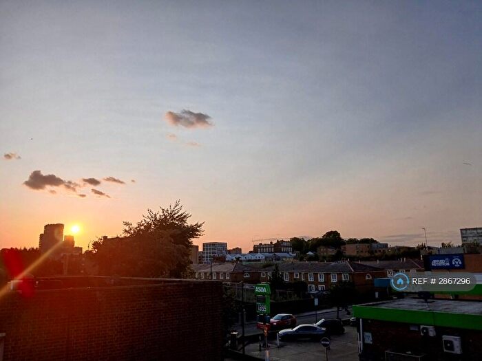 2 Bedroom Flat To Rent In Hughes Mansions, London, E1