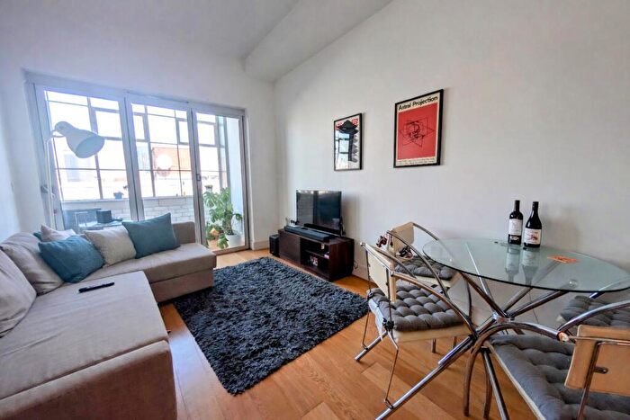 2 Bedroom Apartment To Rent In The Met, Northern Quarter, M1