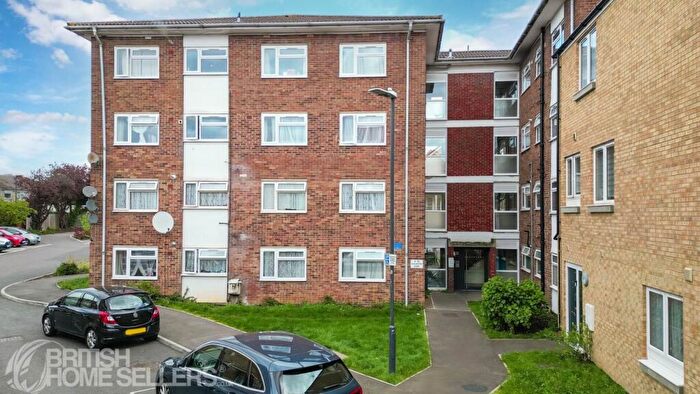 3 Bedroom Apartment For Sale In Chichester Court, Stanmore, HA7