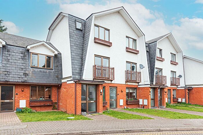 2 Bedroom Flat To Rent In Braeside, Binfield, RG12