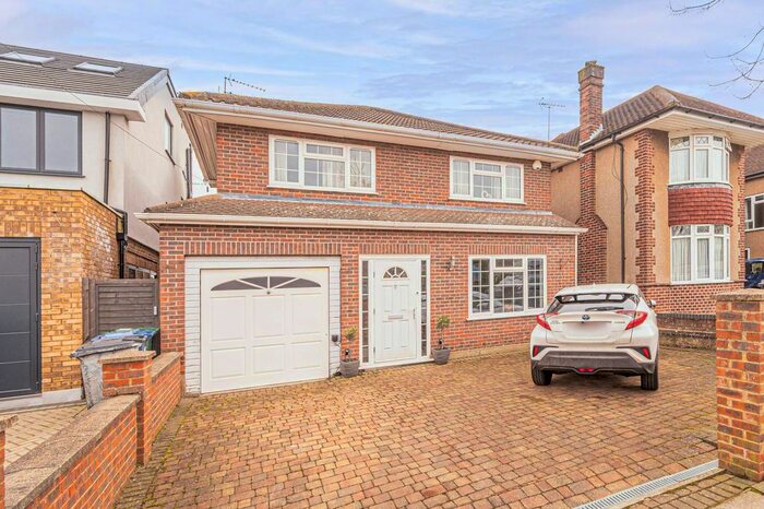 4 Bedroom Property To Rent In Cavendish Road, Barnet, EN5