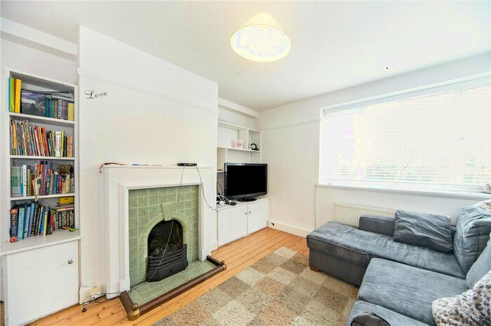 2 Bedroom Flat To Rent In Leigham Court Road, London SW16