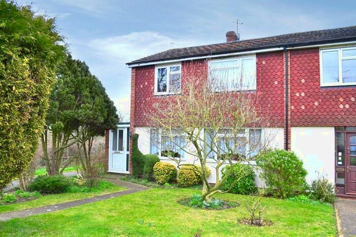 3 Bedroom End Of Terrace House To Rent In Aldebury Road, Maidenhead, Berkshire, SL6