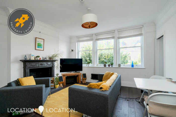 2 Bedroom Flat To Rent In Clissold Crescent, N16