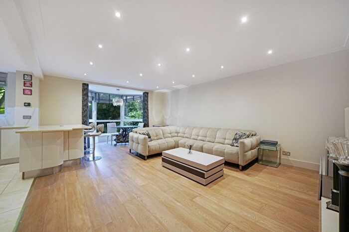 2 Bedroom Flat To Rent In Balmoral Court, Queens Terrace, NW8